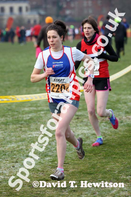 Newcastle University 3rd leg in senior women Durham Cathedral Relays. Photo: David T. Hewitson/Sports for All Pics